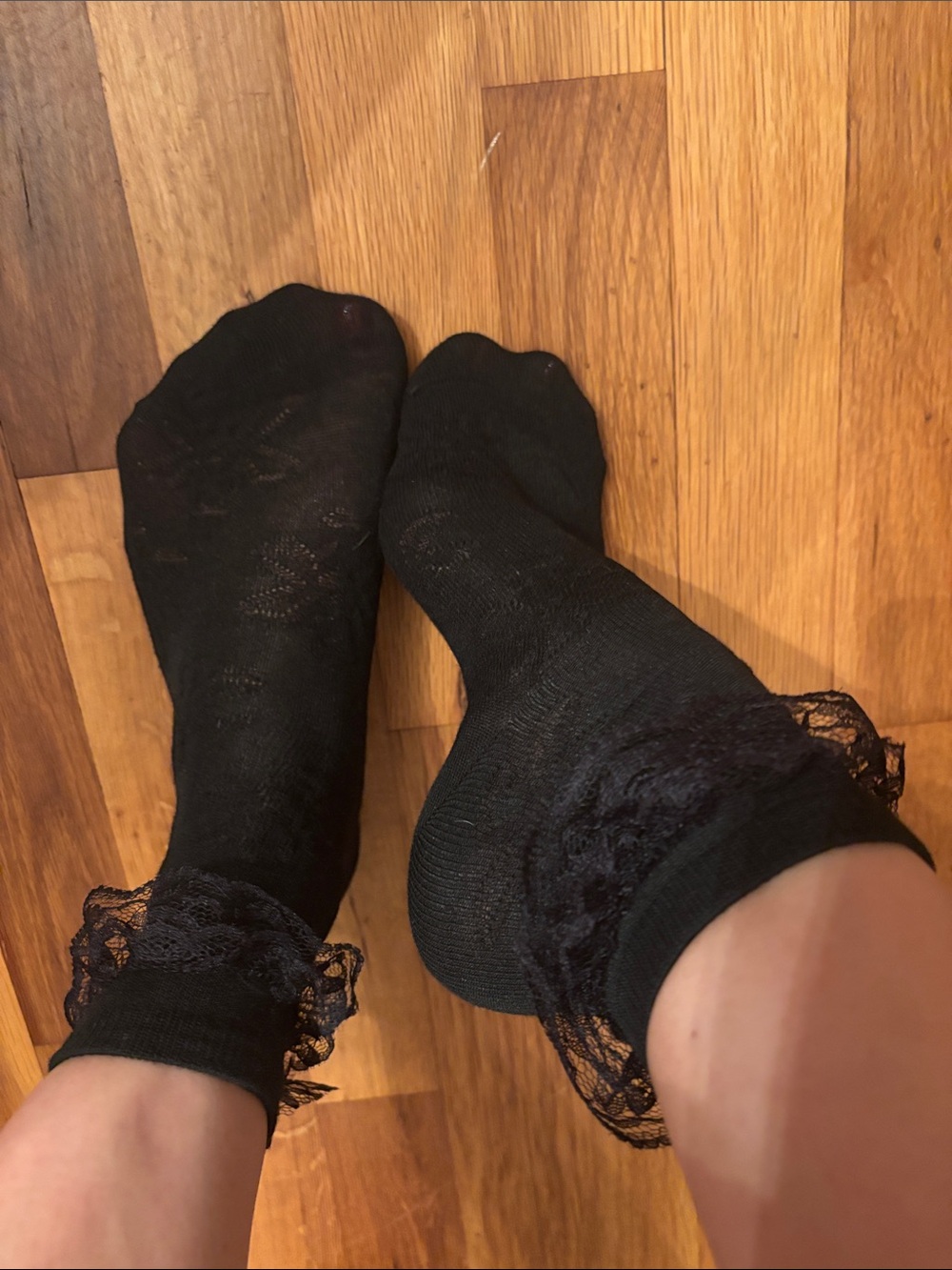 Black Lace Ruffle Ankle Socks - Picture 5 of 6